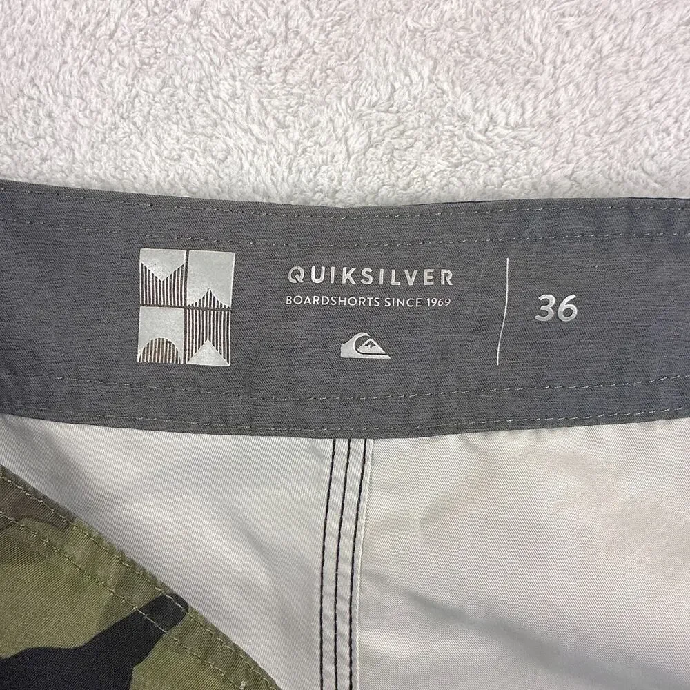 Quiksilver Board Shorts Men 36 Green Camo Cargo Preppy Beach SoCal Surf Y2K